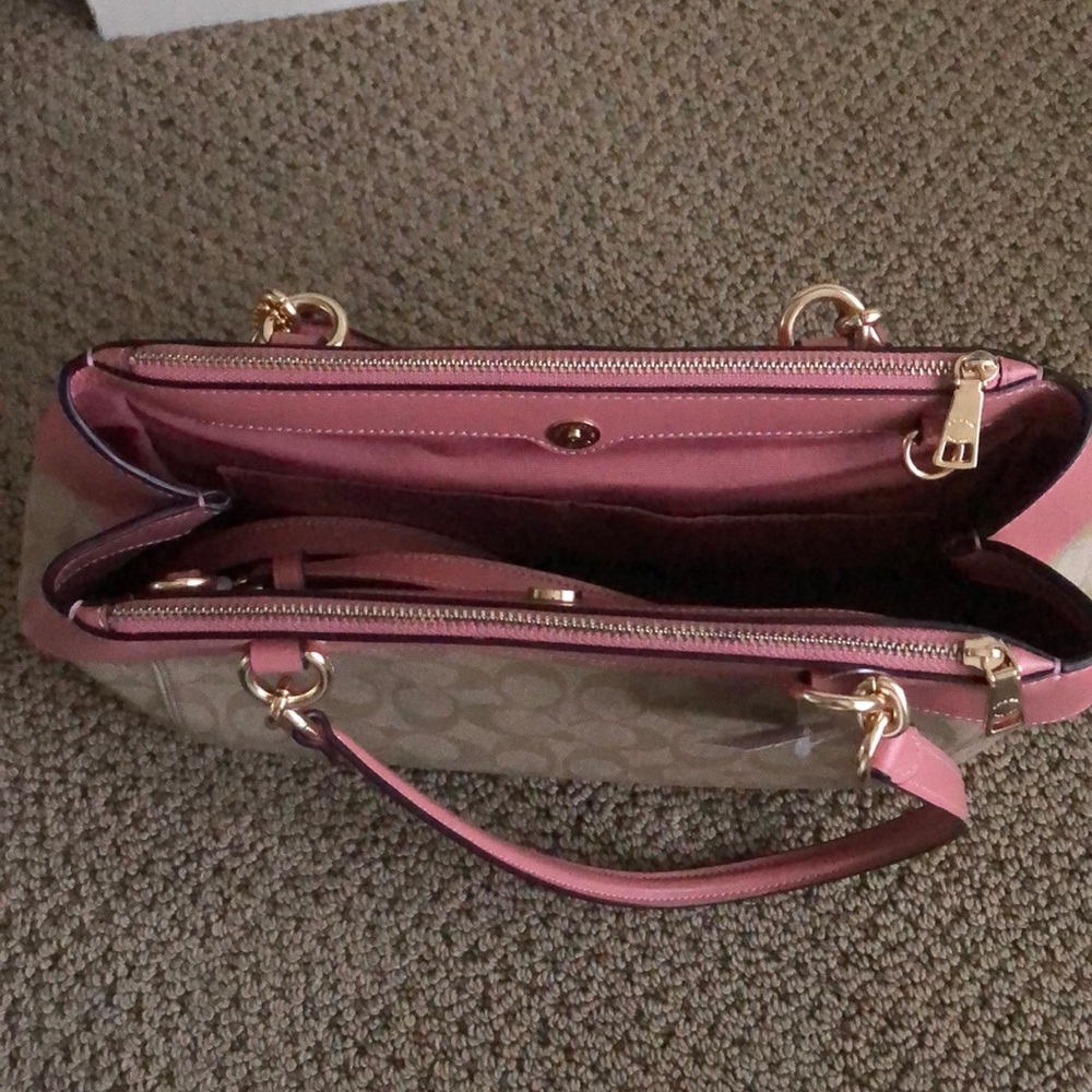 Brand New Coach Vintage Pink Crossbody - Picture 2 of 2